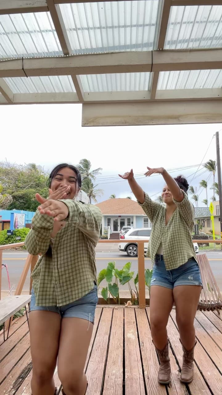 name a better duo, we’ll wait #coffee #kauai #mokihanacoffeecokauai #matching #barista